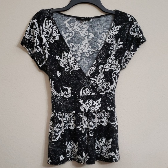 Express Tops - Pretty black & white top